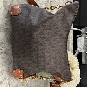 Beautiful lightly used Michael Kor Bag